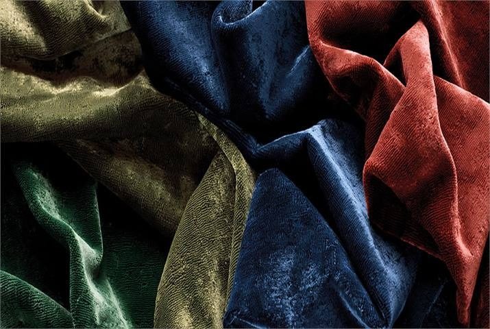 Échantillons de velours d'ameublement de plusieurs couleurs