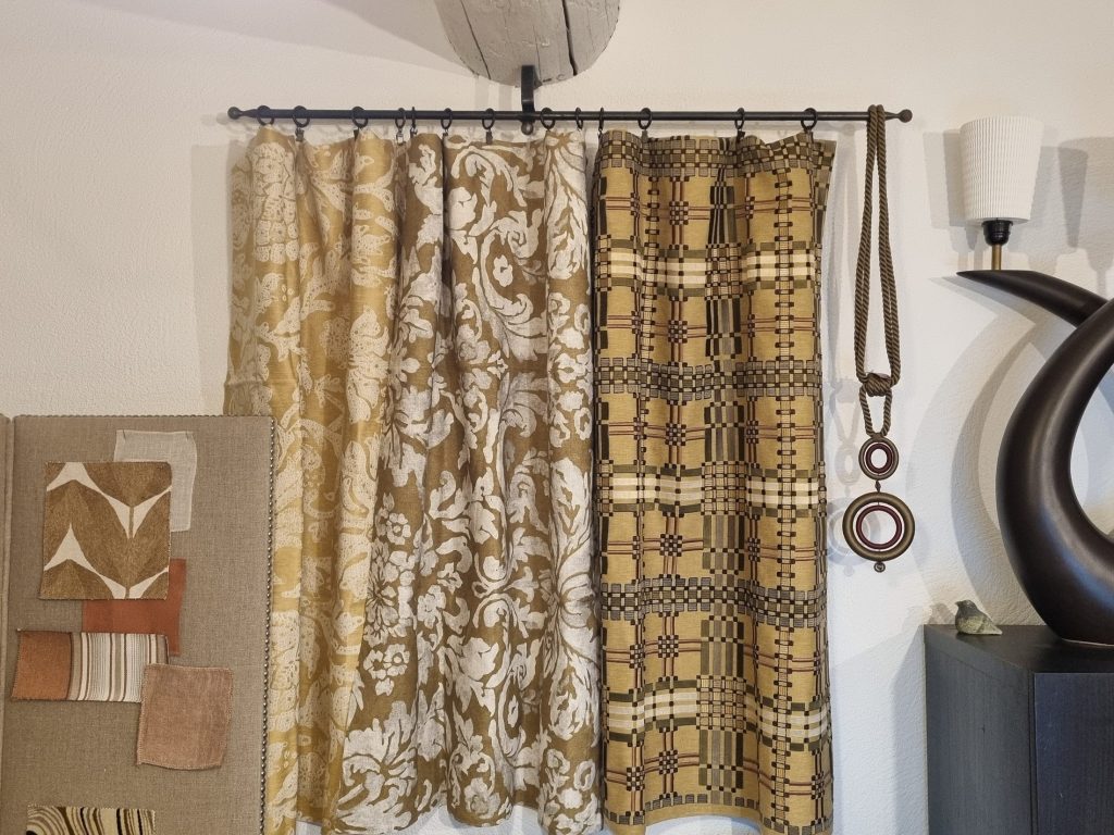Tissuthèque du showroom : liasses d'éditeurs de tissus d'ameublement