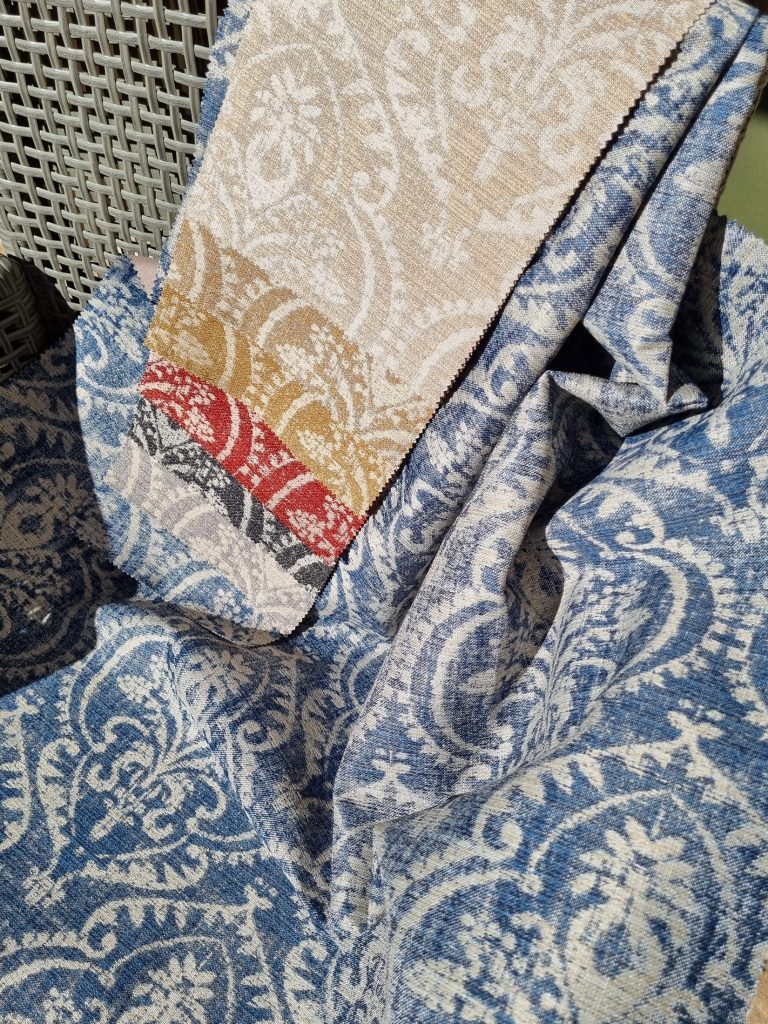 Échantillons de tissus d'éditeurs au showroom