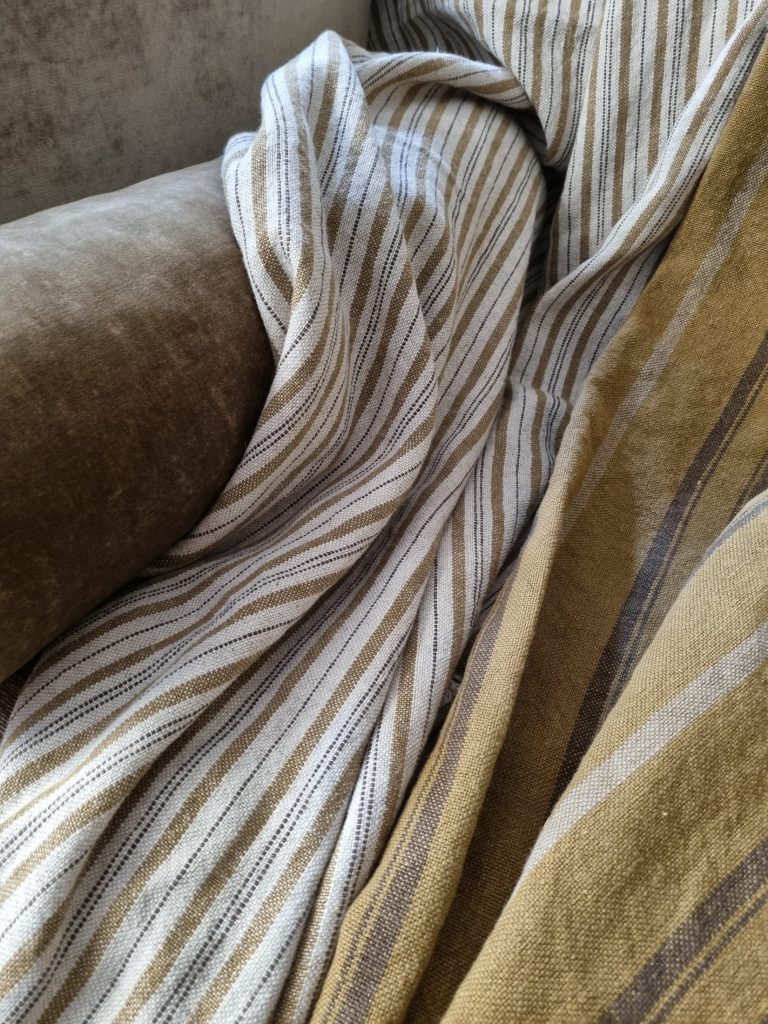Tissu d'ameublement rayé en gros plan